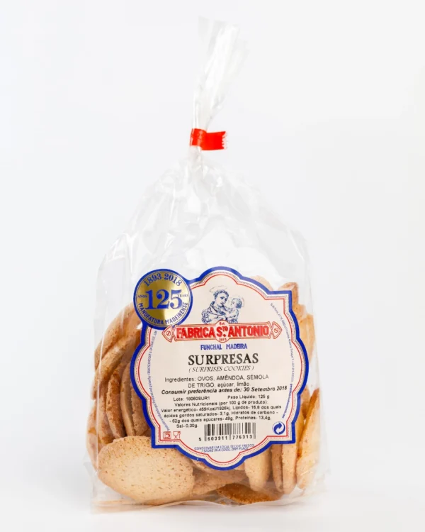 Surpresas da Fábrica Santo António, biscoitos claros e finos, embalados em saco transparente