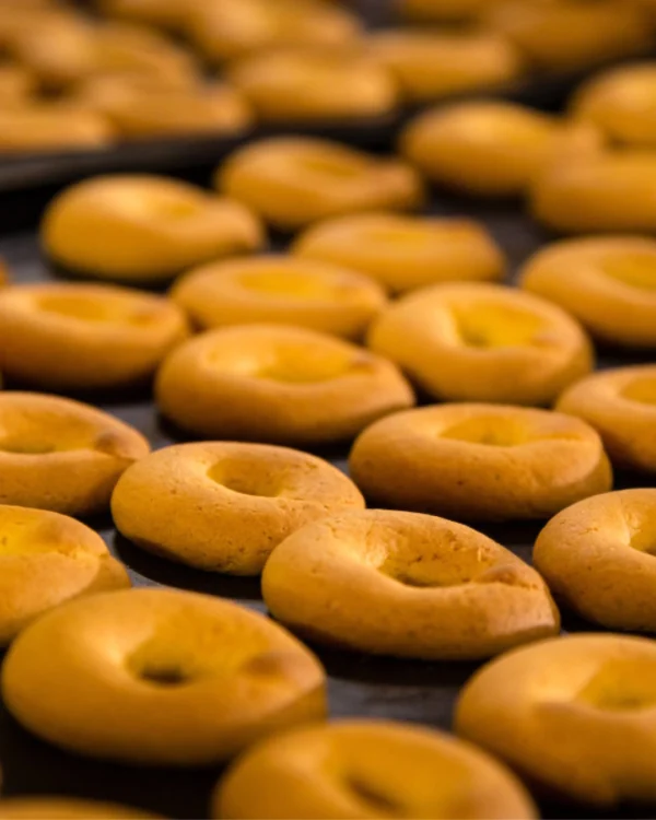 Close up das Rosquilhas Fabrica Santo António no tabuleiro do forno