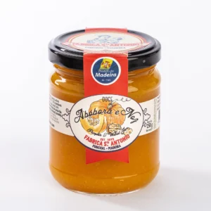 Doce de Abóbora e Noz da Fábrica Santo António, frasco de vidro com tampa preta, etiqueta com ilustração dos frutos, cor laranja vivo